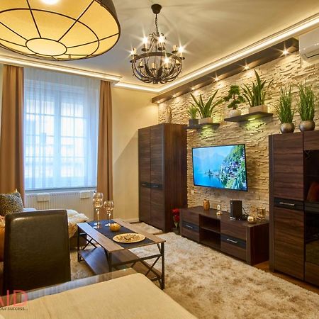 R7 Design Apartment - Hostaid بودابست المظهر الخارجي الصورة