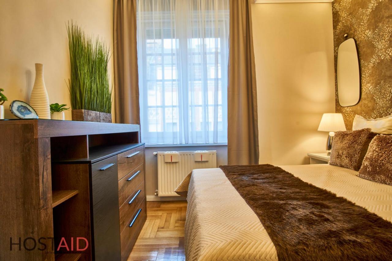 R7 Design Apartment - Hostaid بودابست المظهر الخارجي الصورة